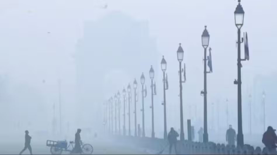 Weather Update: दिल्ली की ठंड ने 20 साल का रिकॉर्ड तोड़ा, अन्य राज्यों में बारिश और ठिठुरन की संभावना