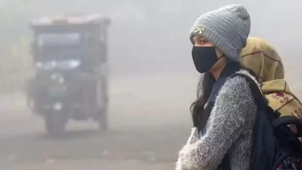 Today Weather News: राजधानी में बढ़ी ठंड, उत्तर प्रदेश में घने कोहरे से जनजीवन प्रभावित; जानें अपने इलाके का तापमान और मौसम की भविष्यवाणी