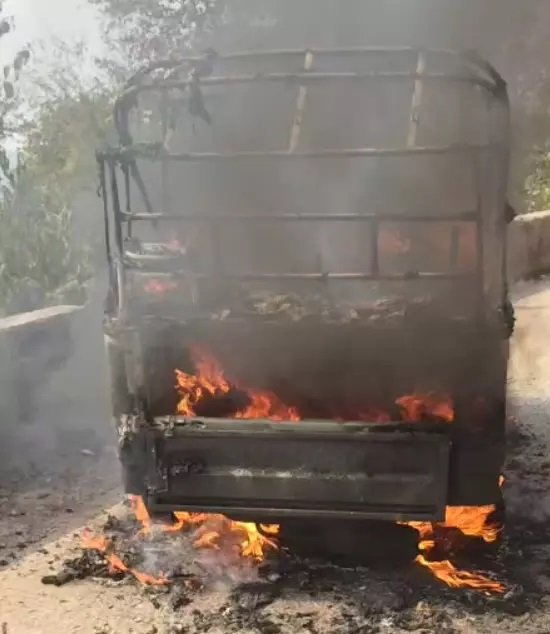 KORBA : चलती ऑटो में आग लगने से हड़कंप, यात्रियों ने कूदकर बचाई जान