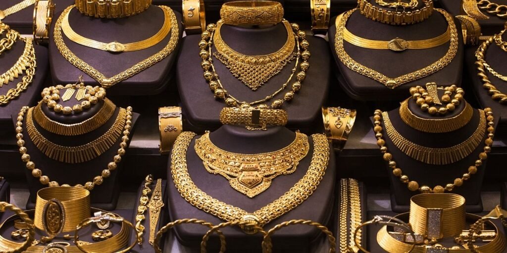 Gold Price Today: सोने में उछाल, चांदी में भी तेजी; चेक करें नए रेट