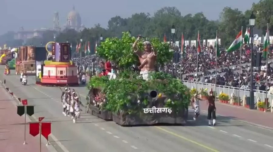 77वें गणतंत्र दिवस पर कर्तव्य पथ पर छाया छत्तीसगढ़, डिजिटल जनजातीय संग्रहालय की झांकी ने जीता दिल