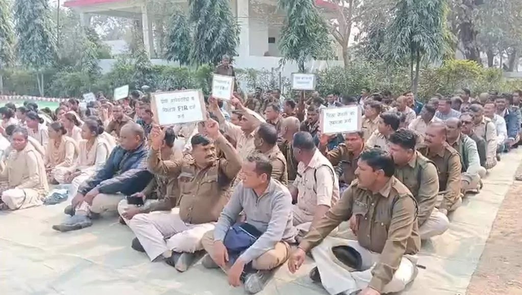 कोरबा में नगर सेना जवानों का हंगामा, साथी की आत्महत्या कोशिश के बाद जिला सेनानी के खिलाफ मोर्चा