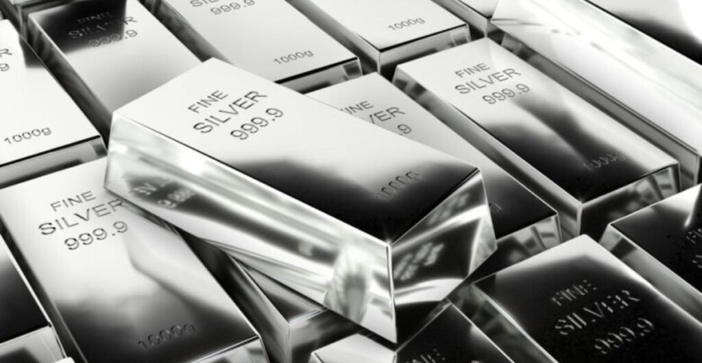चांदी 3 लाख रुपये प्रति किलो के पार, सोना भी रिकॉर्ड ऊंचाई पर: सर्राफा बाजार में जबरदस्त तेजी चांदी