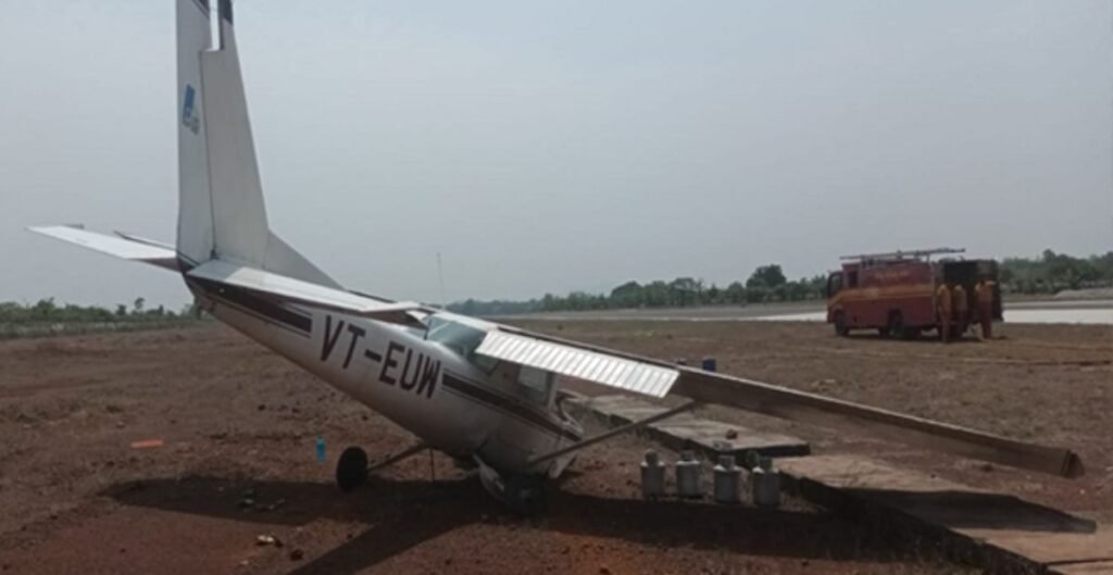 ओडिशा में विमान हादसा: राउरकेला में हवाई पट्टी के पास छोटा विमान गिरा, 9 यात्री सवार, पायलट गंभीर घायल राउरकेला