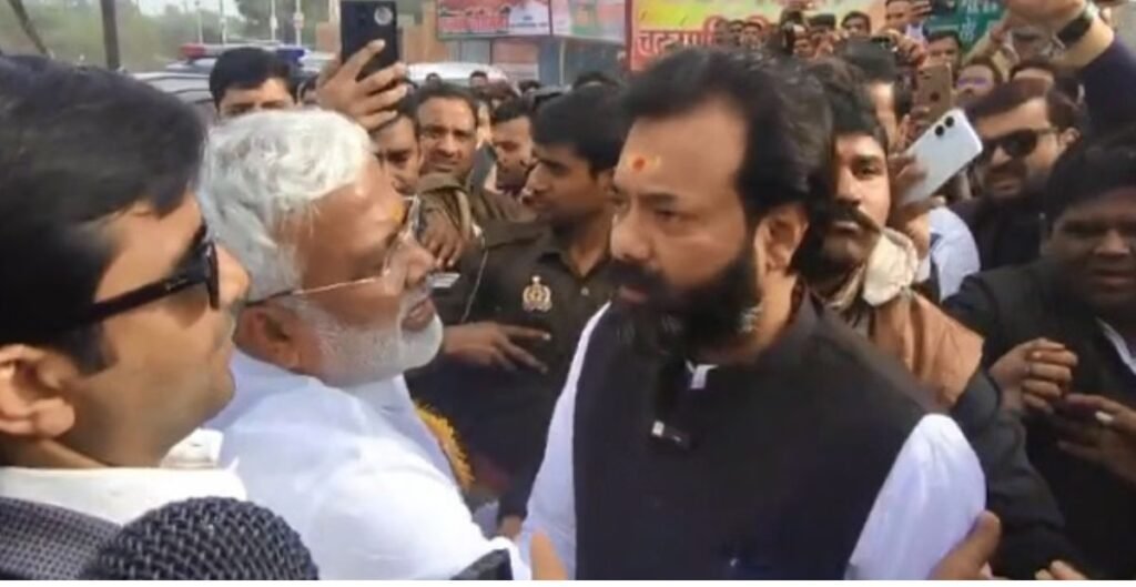 महोबा में सियासी टकराव: विधायक समर्थकों ने मंत्री का काफिला रोका, सुरक्षा कर्मियों और कार्यकर्ताओं में झड़प सियासी टकराव