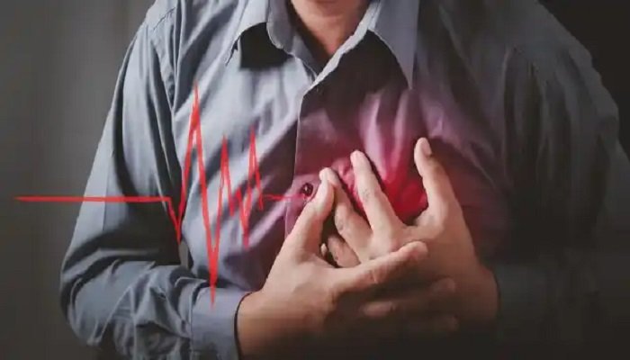Symptoms before heart attack: दिल का दौरा आने से पहले शरीर देता है ये संकेत, जानें 48 घंटे पहले के लक्षण