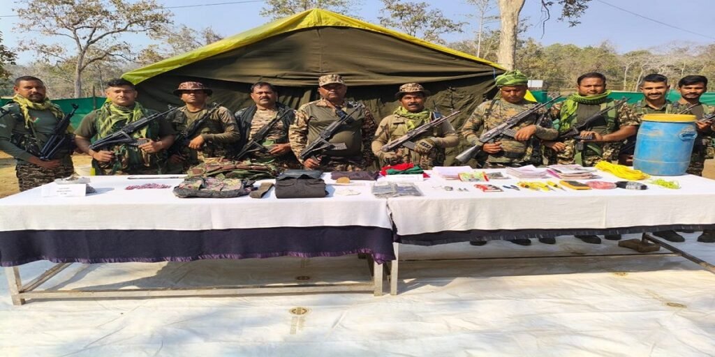 CG News : सुरक्षाबलों को बड़ी कामयाबी, नीलमड़गु में 16 बीयर बॉटल और 5 किलो प्रेशर कुकर IED बरामद