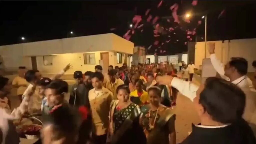 CG News – गृह मंत्री विजय शर्मा ने आत्मसमर्पण कर चुके पूर्व नक्सलियों को नंदन वन जंगल सफारी और निजी भोज पर आमंत्रित किया