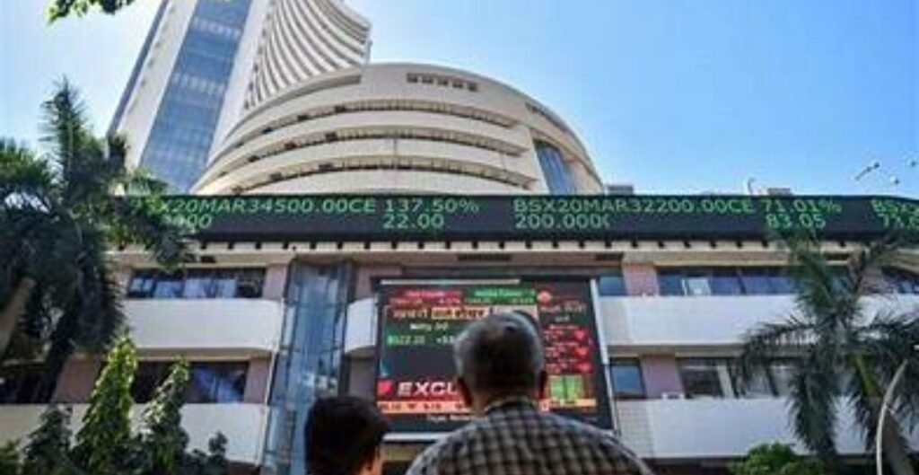 Stock Market Crash: सेंसेक्स 1048 अंक टूटा, निफ्टी 25,500 के नीचे बंद; निवेशकों को बड़ा झटका Stock Market