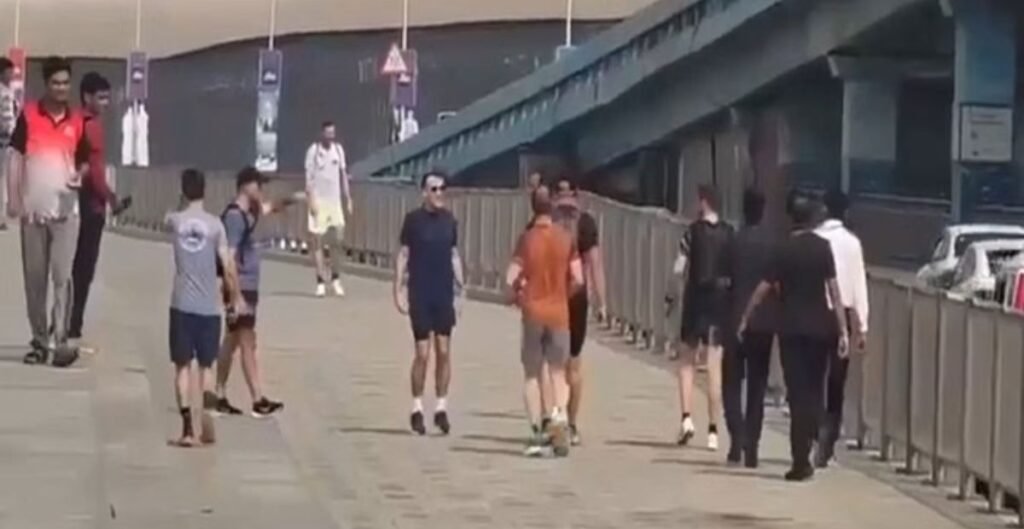 Macron In India: मुंबई की सड़कों पर जॉगिंग करते दिखे फ्रांस के राष्ट्रपति इमैनुएल मैक्रों, भारत दौरे की तस्वीरें वायरल फ्रांस के राष्ट्रपति