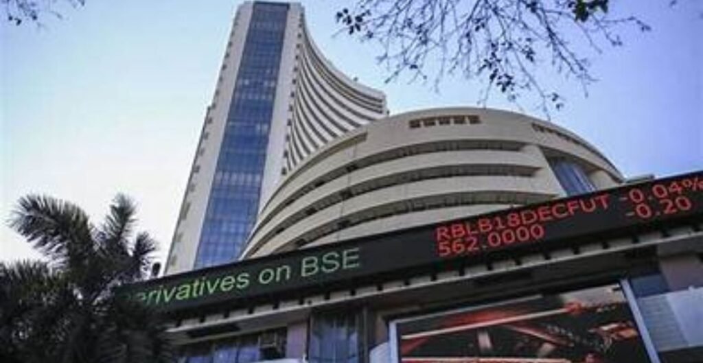 Share Market Boom Today: ट्रेड डील के बाद शेयर बाजार में बंपर उछाल, सेंसेक्स 3200+ और निफ्टी 1200+ अंक चढ़ा शेयर बाजार