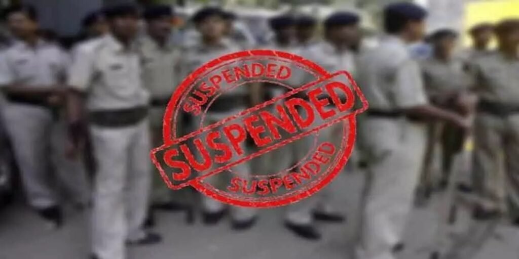 CG Police Suspended: कस्टडी से आरोपी फरार होते ही मचा हड़कंप, SP का बड़ा एक्शन – लापरवाही पर 4 पुलिसकर्मी सस्पेंड