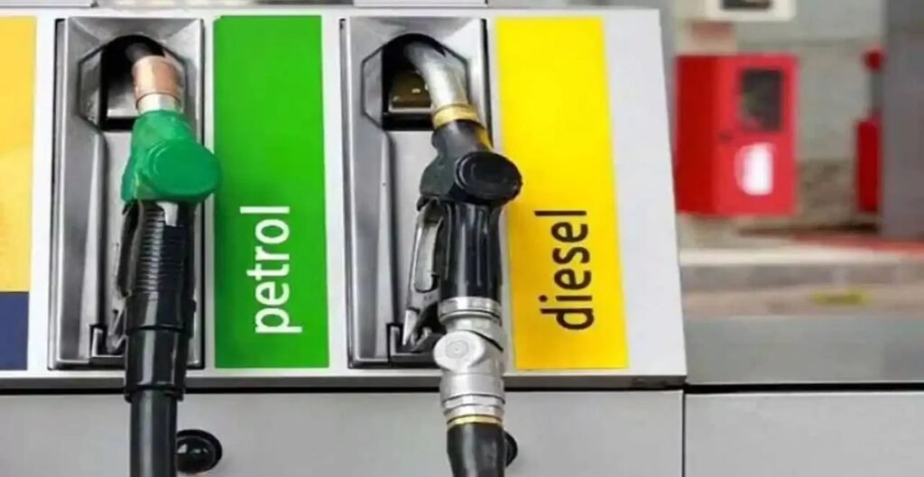 Crude Oil Price Impact: 110 डॉलर प्रति बैरल तक तेल कीमतें झेल सकता है भारत, रिपोर्ट में टैक्स बफर का दावा Crude Oil