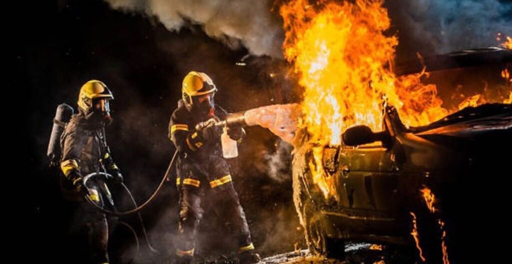 वेस्ट एशिया तनाव का असर लंदन तक, यहूदी एम्बुलेंस वाहनों में आग; हेट क्राइम की जांच शुरू यहूदी एम्बुलेंस