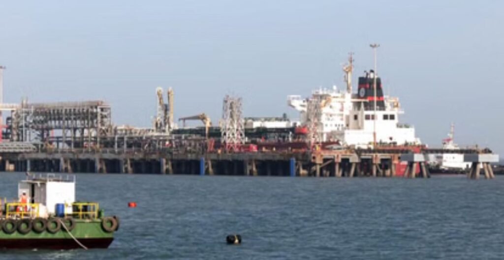 Hormuz Crisis: यूएई से सुरक्षित भारत लौट रहा ‘नंदा देवी’ जहाज, आज गुजरात पहुंचेगी जग लाडकी नंदा देवी