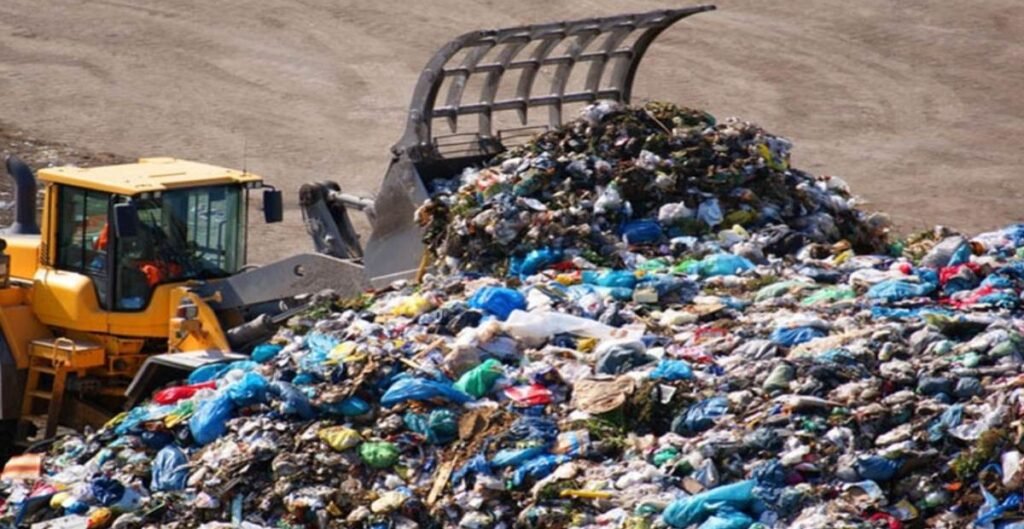 बढ़ता कचरा बना वैश्विक खतरा: 2050 तक 3.9 अरब टन पहुंचने का अनुमान, पर्यावरण और स्वास्थ्य पर संकट कचरा