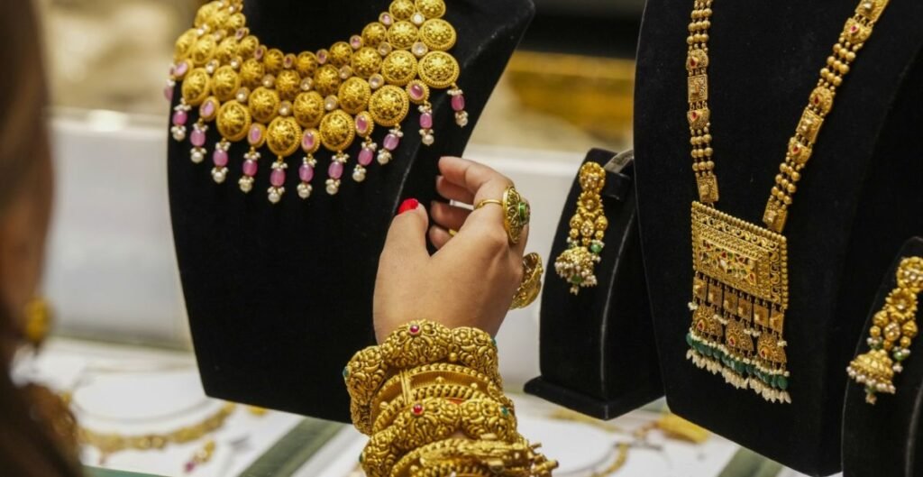 Gold Silver Price Today: सर्राफा बाजार में उतार-चढ़ाव जारी, जानें आज सोना-चांदी के ताजा रेट सर्राफा बाजार