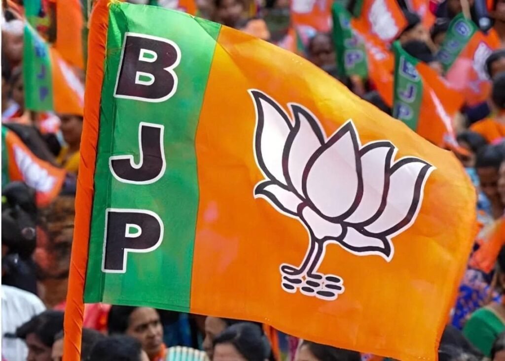 बंगाल में सियासी सरगर्मी तेज, अमित शाह सहित 5 बड़े नेता निकालेंगे परिवर्तन यात्रा