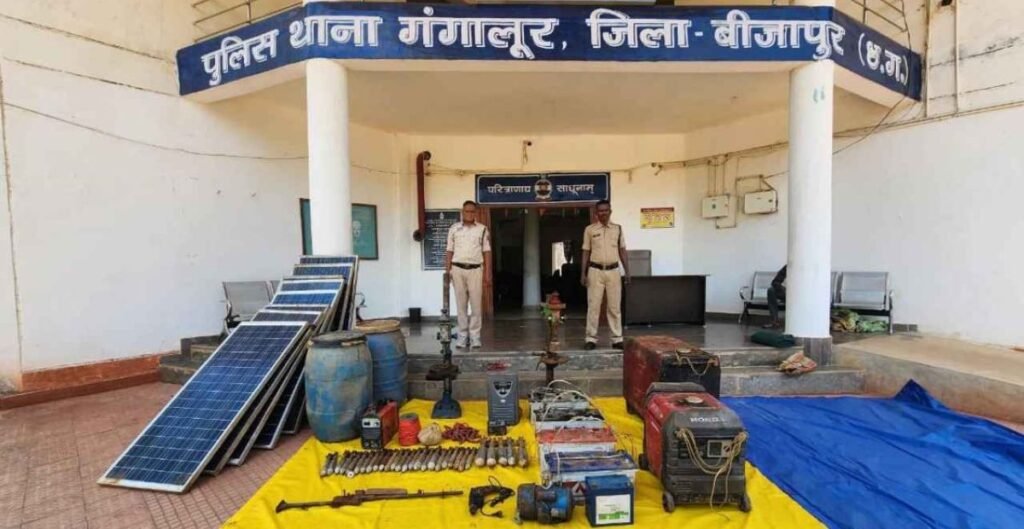 नक्सलियों