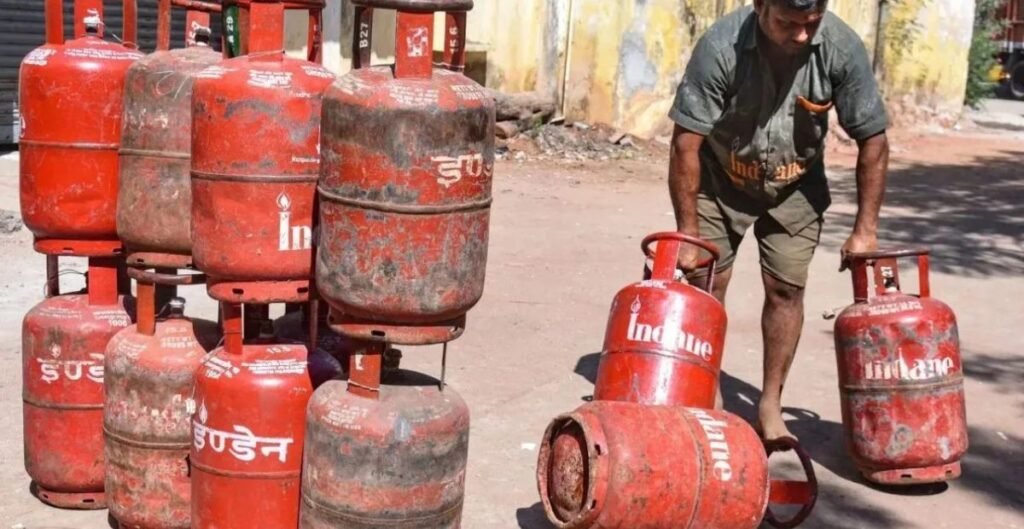 रायपुर में LPG सिलेंडर सप्लाई घोटाला उजागर, खाद्य विभाग की छापेमारी में सैकड़ों सिलेंडर रिकॉर्ड से गायब सिलेंडर