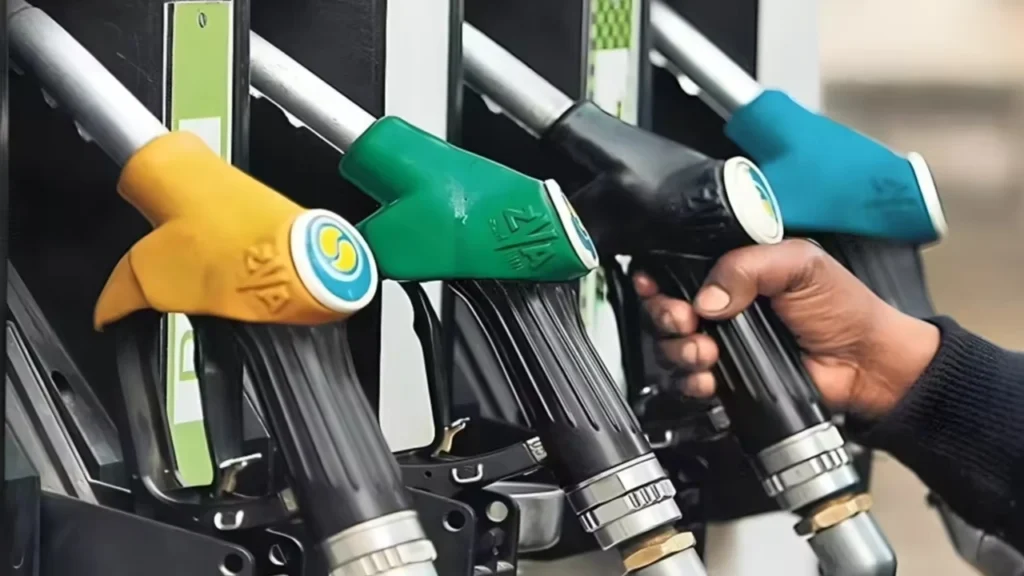 Petrol-Diesel Rate: भर-भराकर गिरी कच्चे तेल की कीमत, क्या सस्ता हो जाएगा पेट्रोल-डीजल, जानें आज का भाव Petrol-Diesel