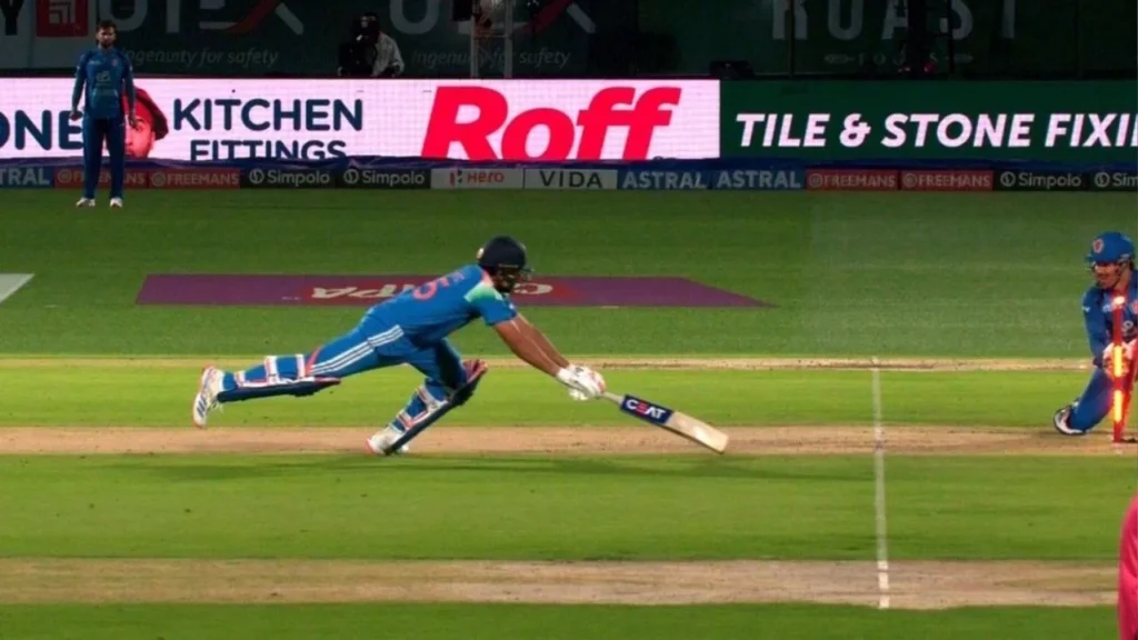 IND VS AFG ODI: गिल की गलती से रन आउट हुए रोहित शर्मा! 16 रन बनाकर लौटे पवेलियन रन