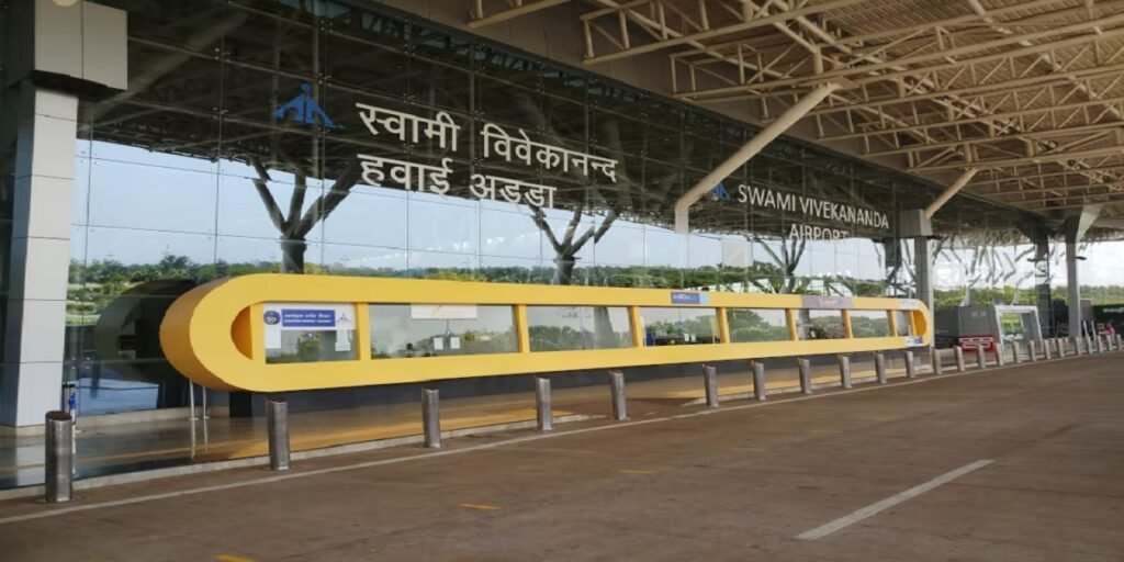 हवाई सफर होगा और खास! रायपुर एयरपोर्ट की नई पहल, यात्री मुफ्त में ले जा सकेंगे मनपसंद किताबें; जल्द शुरू होगा एयरोब्रिज