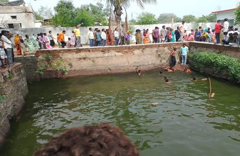 Chhattisgarh News: मंदिर की बावड़ी बनी काल! पानी में डूबने से दो बच्चों की गई जान, गांव में मातम
