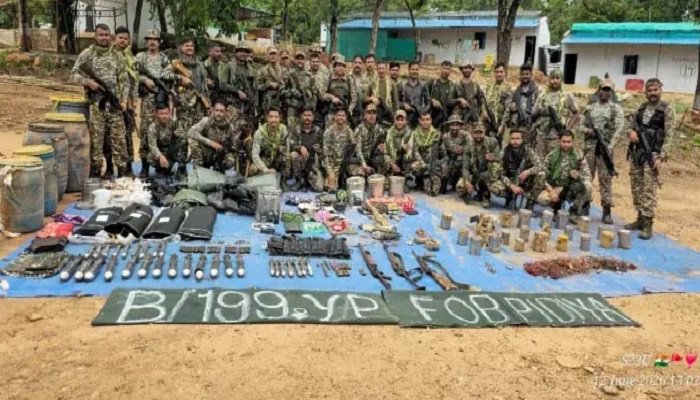 CRPF को नक्सल मोर्चे पर बड़ी कामयाबी, घने जंगलों से नक्सलियों के 8 डंप बरामद