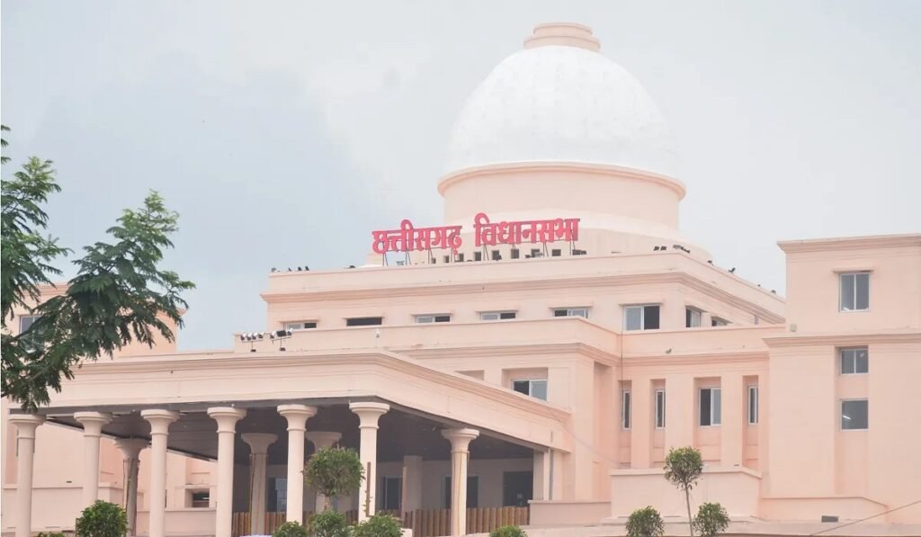 CG विधानसभा LIVE: जल जीवन मिशन पर सदन में तीखे सवाल, सत्ता पक्ष के विधायक ने ही मंत्री को घेरा