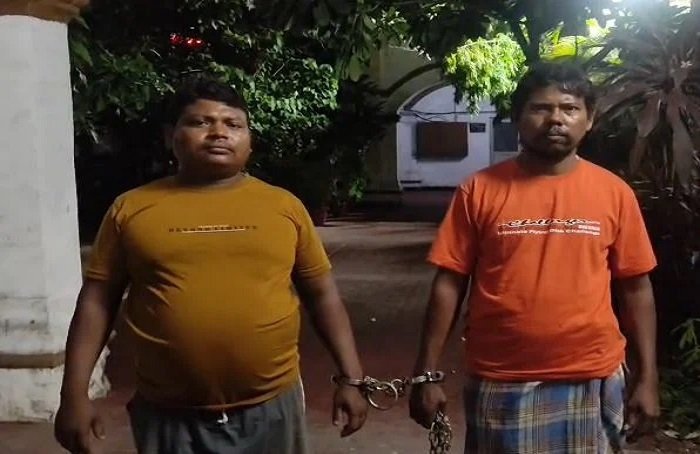 डबल मर्डर की गुत्थी सुलझी: दो भाइयों ने टंगिया से बुजुर्ग दंपति की हत्या कर शव जलाए, वजह जानकर रह जाएंगे हैरान
