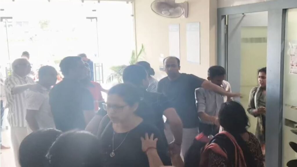 कोरबा में जुड़वा नवजातों में एक की मौत, अस्पताल पर लापरवाही का आरोप; परिजनों का हंगामा