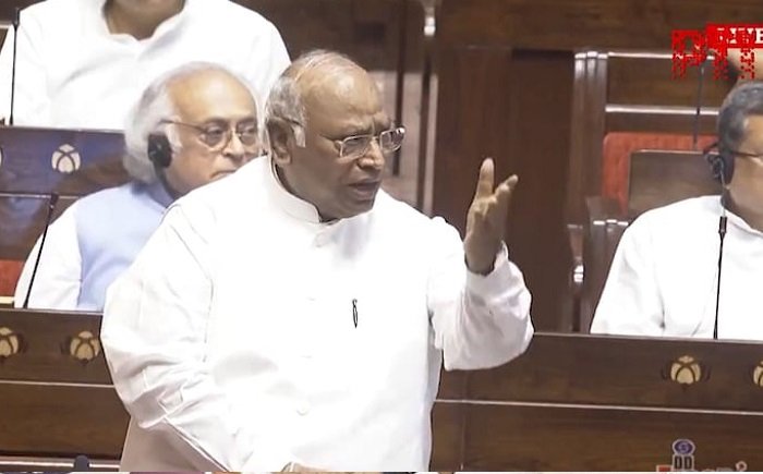 Monsoon Session of Parliament: राज्यसभा में मल्लिकार्जुन खरगे के बयान पर मचा बवाल, मॉनसून सत्र के पहले दिन ही हुआ जोरदार हंगामा; VIDEO