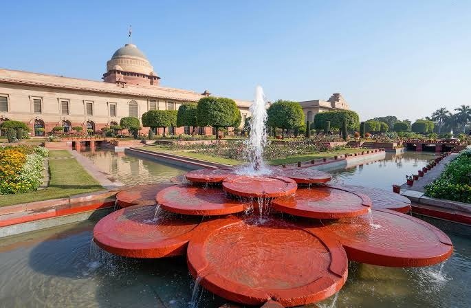 Amrit Udyan: राष्ट्रपति भवन का अमृत उद्यान घूमने का सुनहरा मौका, फ्री एंट्री के लिए ऐसे करें ऑनलाइन बुकिंग