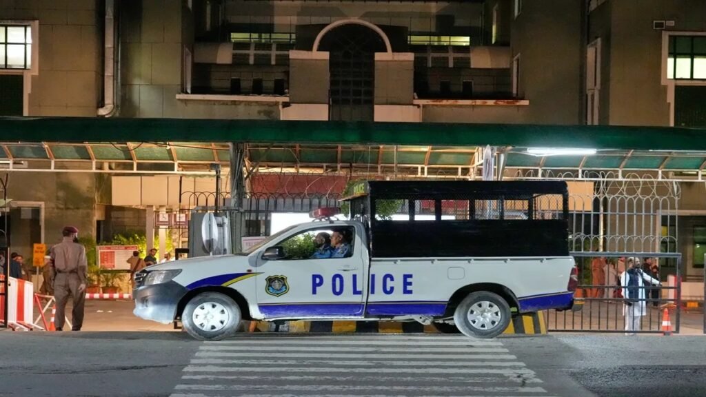 सुप्रीम कोर्ट के आदेश के बाद इमरान खान को अस्पताल से अदियाला जेल वापस लाया गया