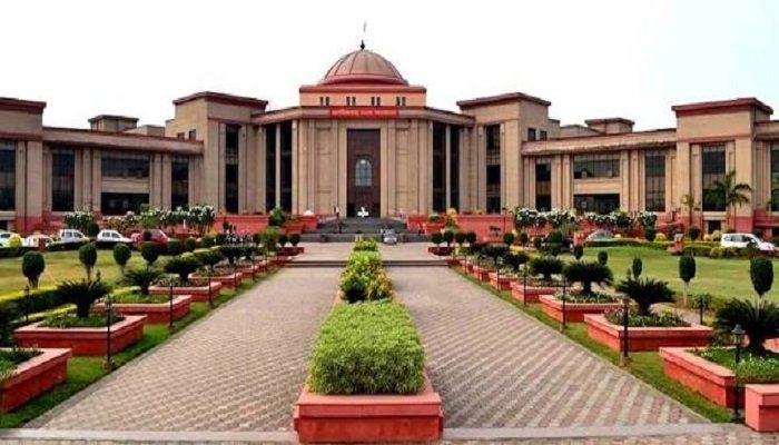 CG High Court: पुलिसकर्मी के प्रमोशन पर हाई कोर्ट सख्त, 31 साल सेवा के बाद पदोन्नति देने के निर्देश