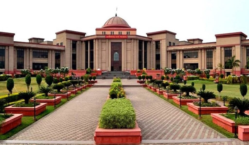CG News: सिविल जज की सीमित प्रतियोगी परीक्षा पर हाईकोर्ट ने लगाई रोक, जानिए क्या है वजह