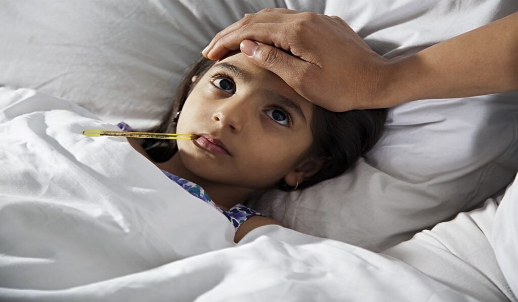 पैरासिटामोल से नहीं टूट रहा बच्चे का बुखार? भूलकर भी न दें ये दवा, हो सकता है दिमाग पर गंभीर असर