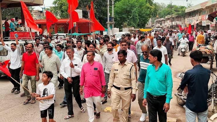 धार में वराह मार्च से पहले बड़ा तनाव: 20 से अधिक हिरासत में, संवेदनशील इलाकों में पुलिस का कड़ा पहरा धार में वराह मार्च पर बड़ा तनाव: