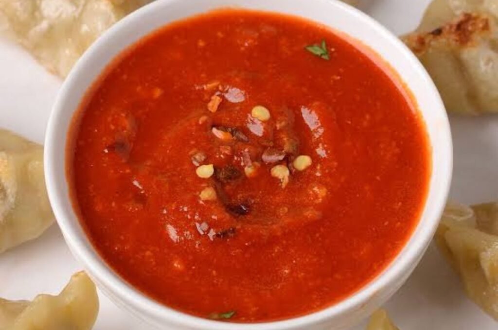 Momos Red Chutney: घर पर बनाएं बाजार जैसी तीखी लाल चटनी, स्वाद के लिए आजमाएं ये आसान रेसिपी Momos Red Chutney
