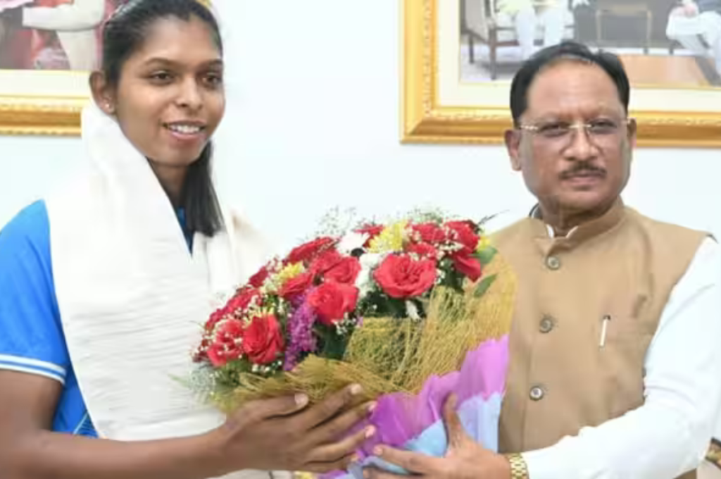 संजू देवी को 51 लाख का सम्मान: एशियन गेम्स गोल्ड के बाद CM साय ने बढ़ाया हौसला, छत्तीसगढ़ की बेटियों को मिला बड़ा संदेश