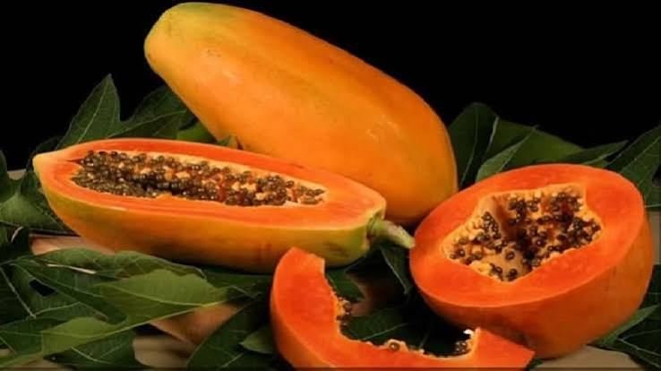 पपीता खरीदते समय सिर्फ पीला रंग न देखें, इन संकेतों से समझें फल की गुणवत्ता