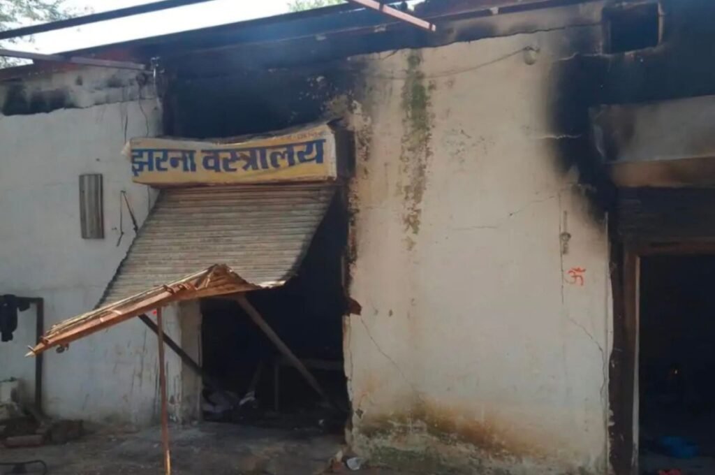 Khairagarh News: भीषण आग से तबाह हुई दुकान, 7 लाख रुपये से ज्यादा के नुकसान का अनुमान; परिवार की रोजी-रोटी पर संकट